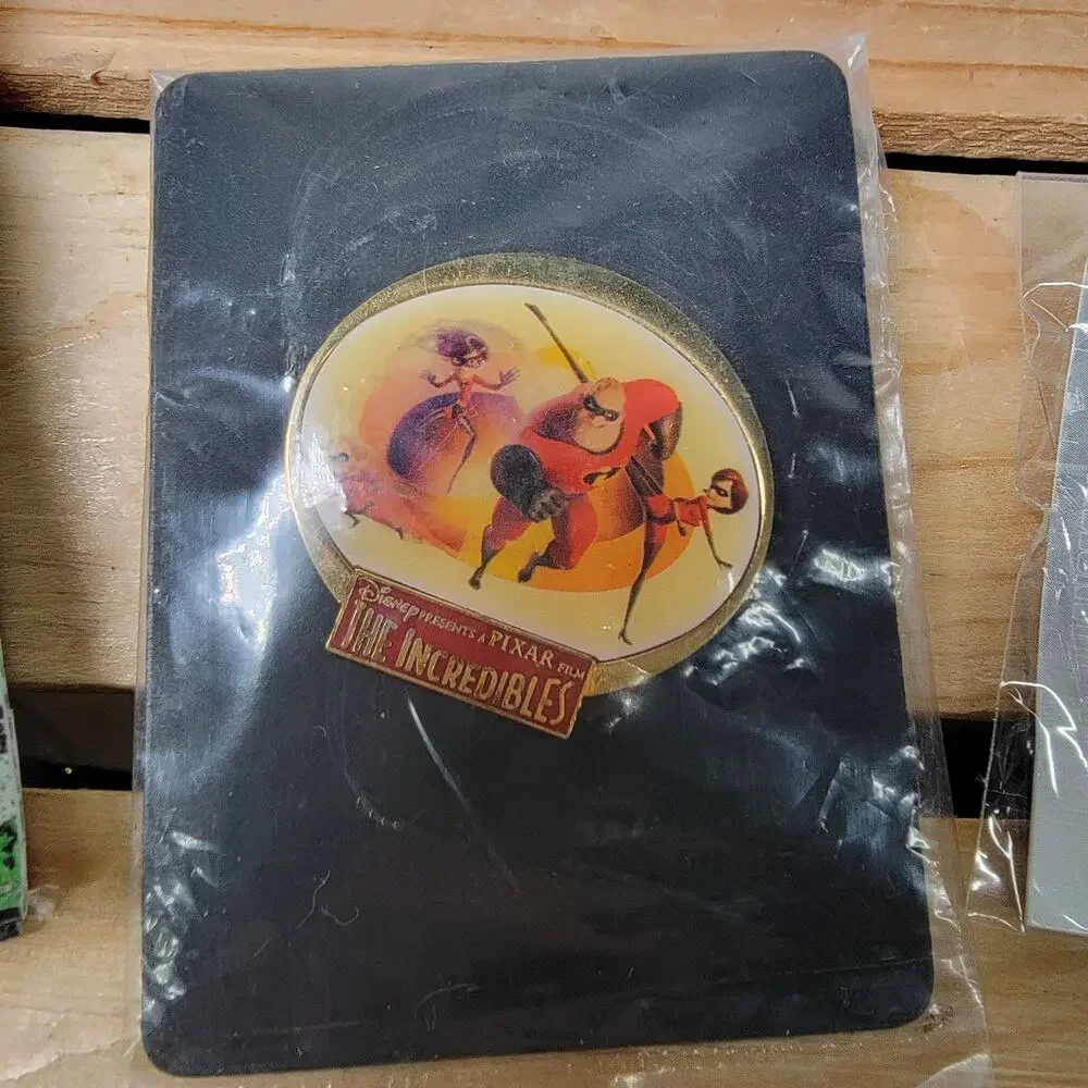 Set of 3 Animated Movie Collectible Pins and Ghostbusters Wallet - NEW